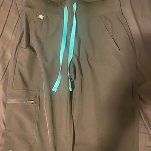 Figs black scrubs fionlite